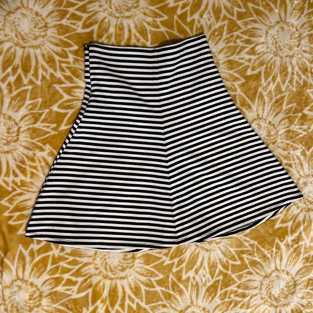 Forever 21 White black horizontal striped flare skirt size S